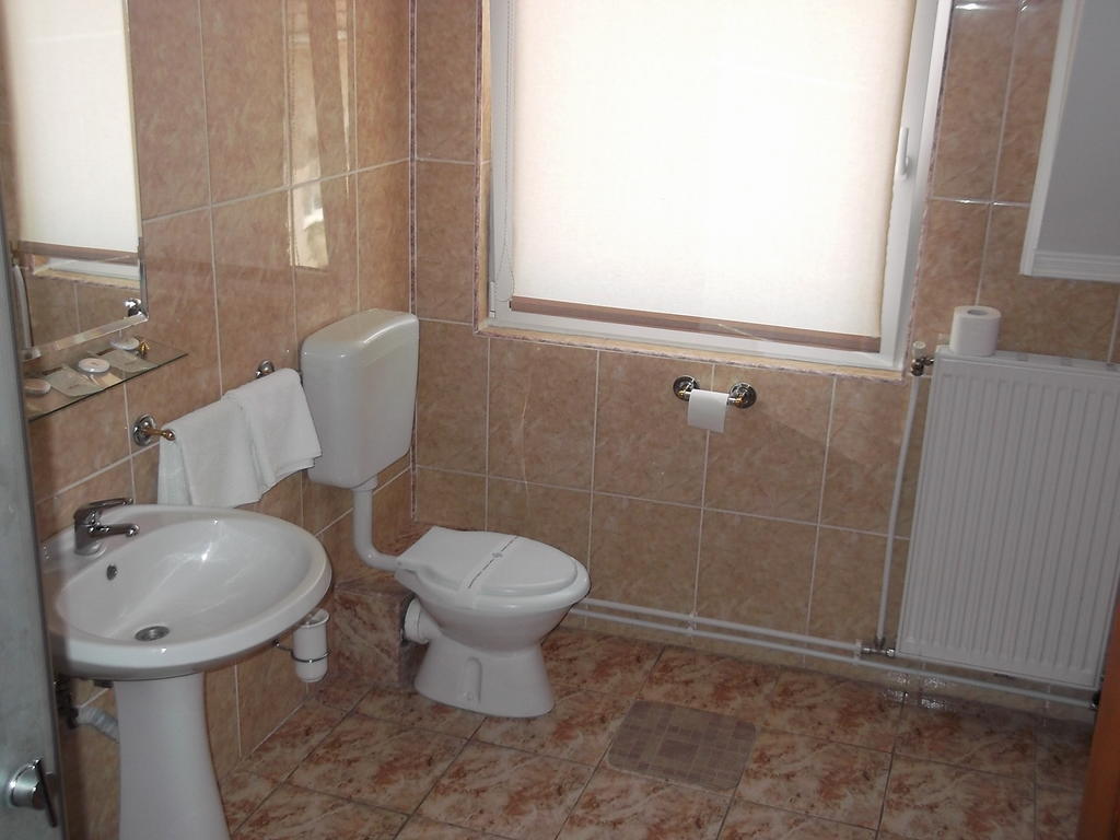 Hotel Melody Satu Mare Quarto foto